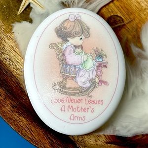 🖤Y2K💕💕©️2000 PMI Porcelain magnet